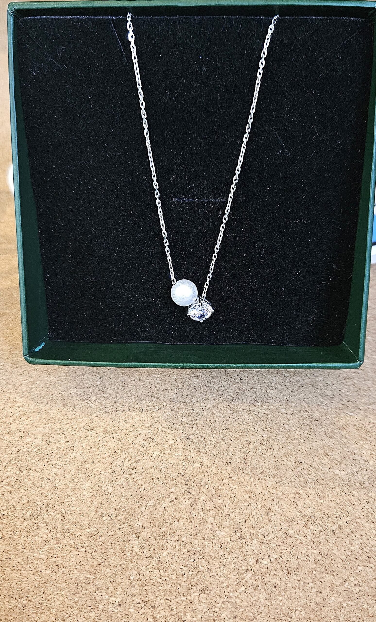 Timeless pearl & stone pendant silver