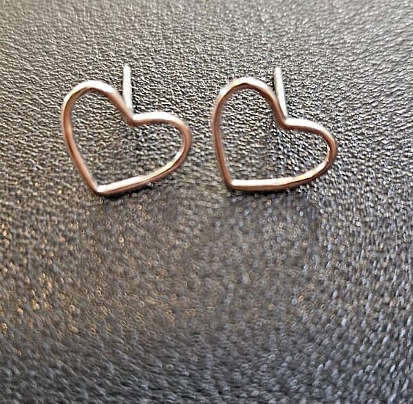 Sweetheart studs silver