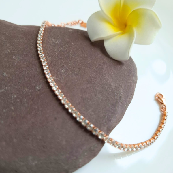 White Stones – Silver Chain