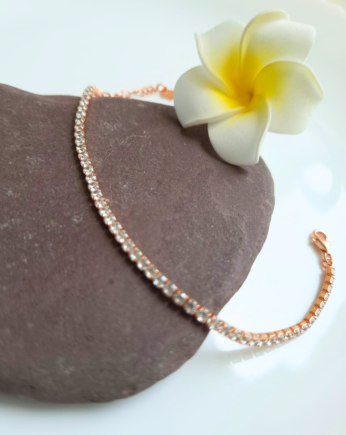 White Stones – Silver Chain