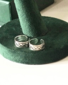silver toe rings