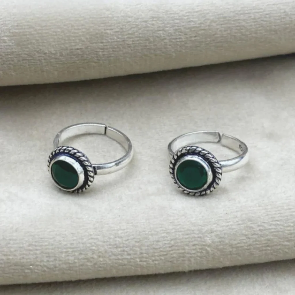 Elegant 925 Silver Adjustable Green Stone Toe Rings